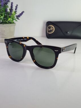 Ray-Ban Wayfarer Classic Sunglasses, Tortoise, G-15 Green Lenses, Made in Italy.
